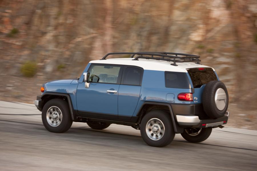  Toyota FJ Cruiser 2012 года  (фото 31 из 44)
